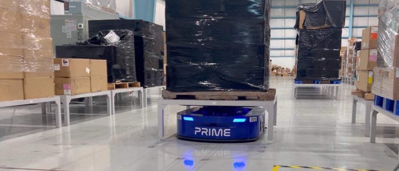 automated pallet moving robot in a warehouse