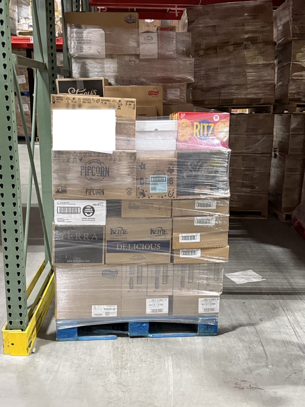 DSD pallet — mixed-SKU snack food distribution, high SKU count per pallet